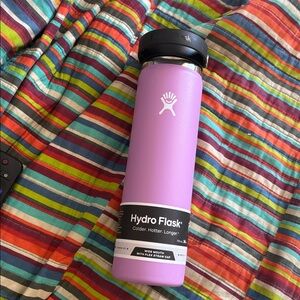 Hydro Flask Lavender Travel Bottle 24 ounce new fast shipping